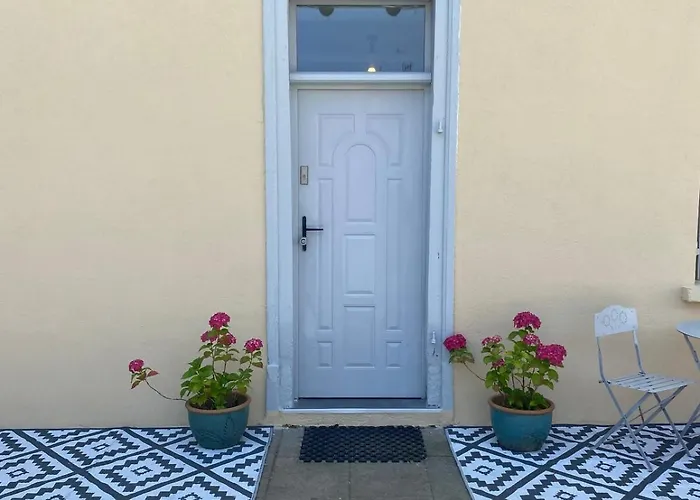 3 Pièces Au Rez De Chaussée Centre Historique, Calme, Vue Sur Le Jardin Appartement *
